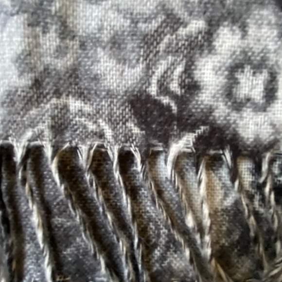 V.Frass Cashmink Acrylic Soft Grey Floral Winter Scarf- Made in Germany - Picture 9 of 14